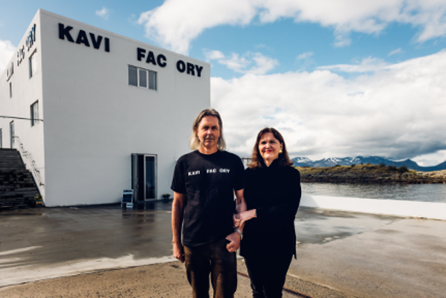 Les collectionneurs, Rolf et Venke Hoff devant leur centre d'art norvégien, la KaviarFactory